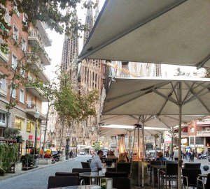 Eating outside in November with a view of the Sagrada Famila